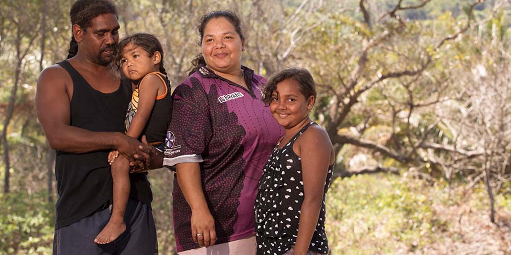 Carol_and_Saul_with_children_in_Alice_Springs