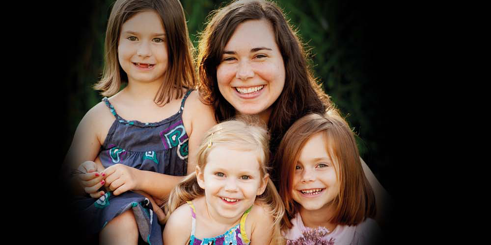 Sara and her 3 young daughters